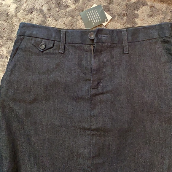 Banana Republic dark denim mini skirt. Size 4. New with tags. - Picture 3 of 4